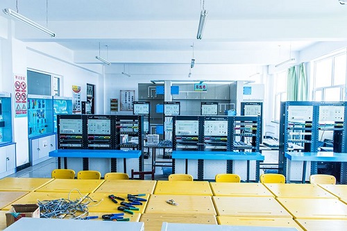 重慶哪個學(xué)校的計算機(jī)控制技術(shù)專業(yè)好？