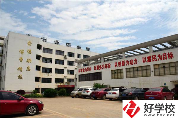 湖南有沒有招收復讀生的中專學校？有哪些招生專業(yè)？