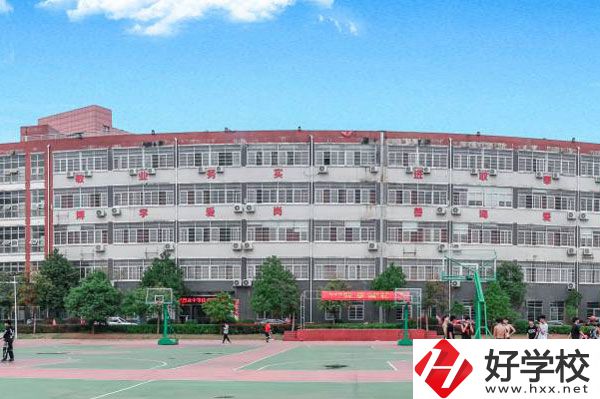 長沙中部鐵路航空中等職業(yè)學(xué)校怎么樣？專業(yè)有哪些？