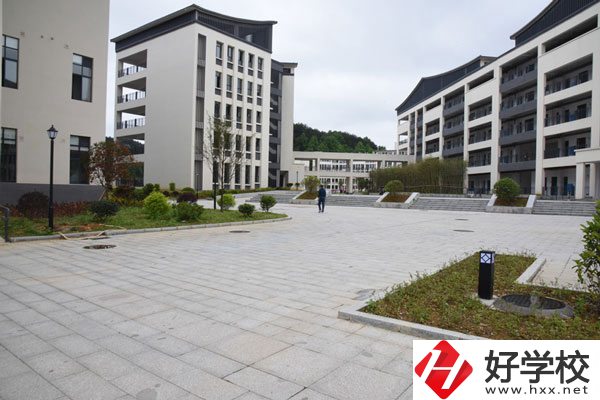 新晃侗族自治縣職業(yè)中等專業(yè)學(xué)校好不好？