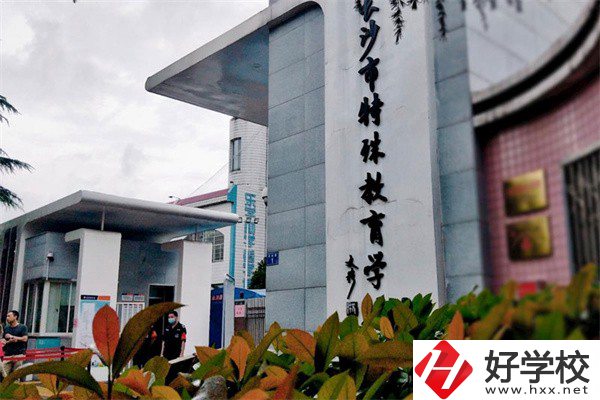 長(zhǎng)沙學(xué)服裝設(shè)計(jì)可以去哪些中職？專業(yè)好就業(yè)嗎？
