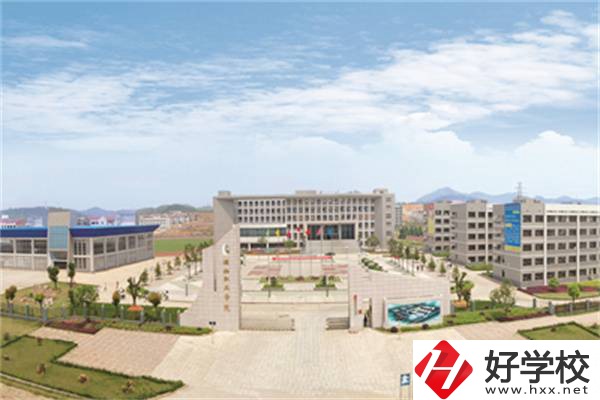 在婁底有開設(shè)航空專業(yè)的職校嗎？學航空專業(yè)有前途嗎？