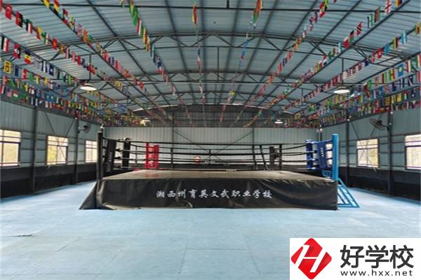 湖南省鳳凰縣有哪些中專？辦學(xué)特色是什么？