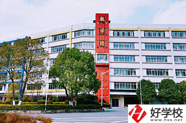 長(zhǎng)沙博雅衛(wèi)生中等專業(yè)學(xué)校開(kāi)設(shè)了哪些特色專業(yè)？