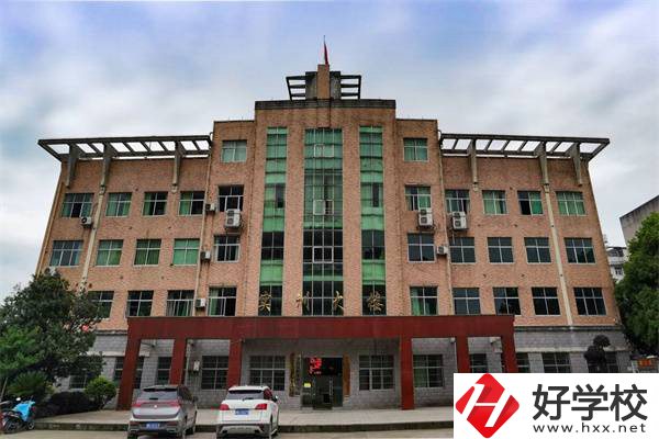 懷化市會同縣中專是公辦還是民辦的學(xué)校？