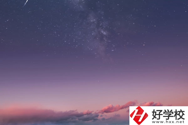 湖南經(jīng)貿(mào)職業(yè)中專學(xué)校有哪些特色專業(yè)？