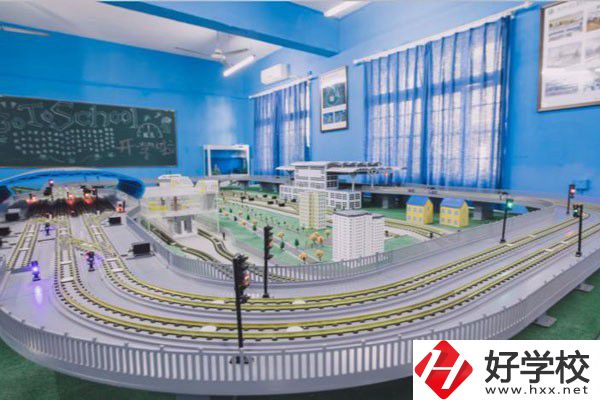 株洲軌道交通職業(yè)技術(shù)學(xué)校位置在哪里？乘車(chē)路線有哪些？