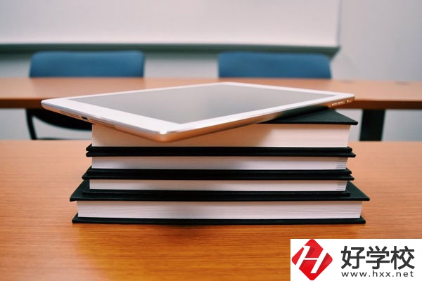 報考商務(wù)英語專業(yè)，長沙這兩所職校不可不看