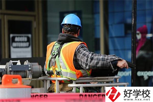 湖南中職學(xué)校什么專業(yè)“錢”途最好？有什么優(yōu)缺點？