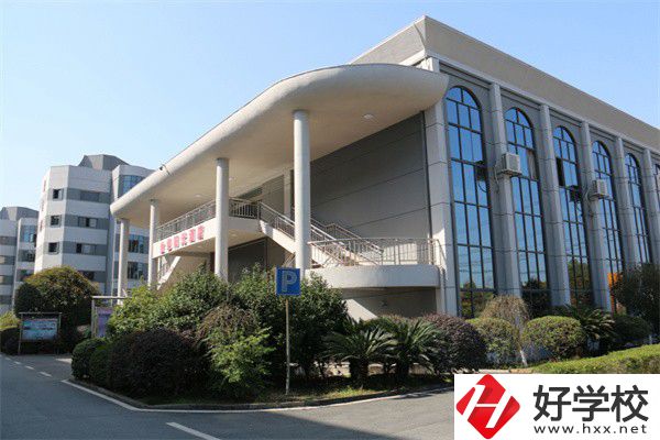 湖南有特色專業(yè)的中專有哪幾所？特色在哪里？