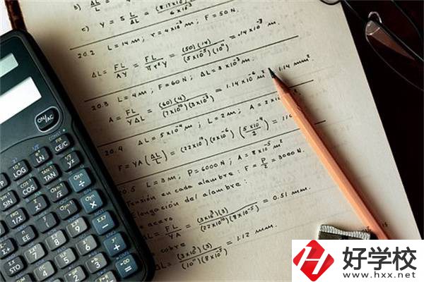 在湖南選職校要不要看招生簡(jiǎn)章？有什么內(nèi)容？