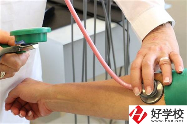 郴州有開設(shè)護理專業(yè)的中職嗎？哪些專業(yè)開設(shè)較多？