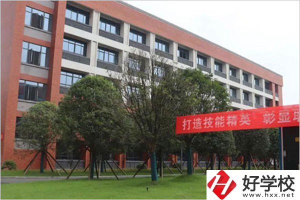 南縣職業(yè)中等專(zhuān)業(yè)學(xué)校的辦學(xué)條件怎么樣？有哪些專(zhuān)業(yè)？
