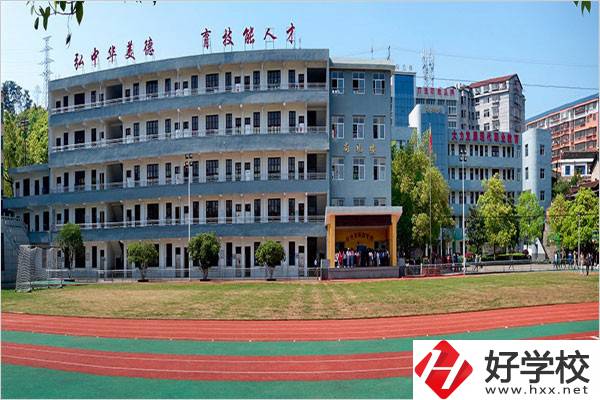 懷化市旅游學(xué)校是公辦的嗎？學(xué)費情況怎么樣？