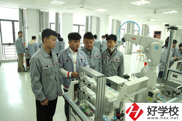 株洲市工商職業(yè)技術(shù)學校實訓室