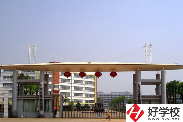 長(zhǎng)沙市賀龍?bào)w育運(yùn)動(dòng)學(xué)校推薦去嗎？學(xué)校好不好？