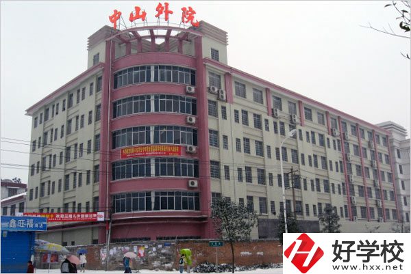 在常德學(xué)外語專業(yè)去哪個(gè)中專學(xué)校比較好？
