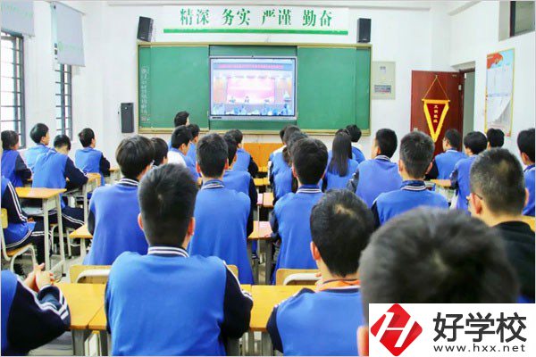 長(zhǎng)沙華中涉外職業(yè)高中的商務(wù)日語(yǔ)專業(yè)怎么樣？學(xué)費(fèi)貴嗎？
