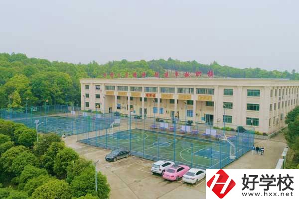 長沙市湘華中等職業(yè)學校地址在哪？校長是誰？