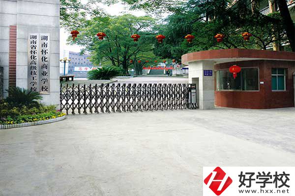 懷化哪所中專(zhuān)學(xué)?？梢詫W(xué)中餐烹飪專(zhuān)業(yè)？有哪些課程？