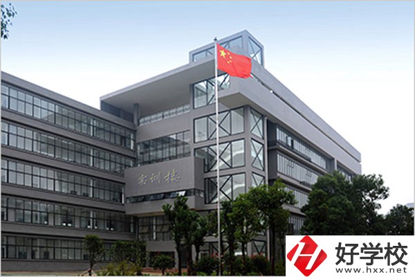 湘潭鋼鐵集團(tuán)職業(yè)中專學(xué)校有哪些辦學(xué)優(yōu)勢(shì)？