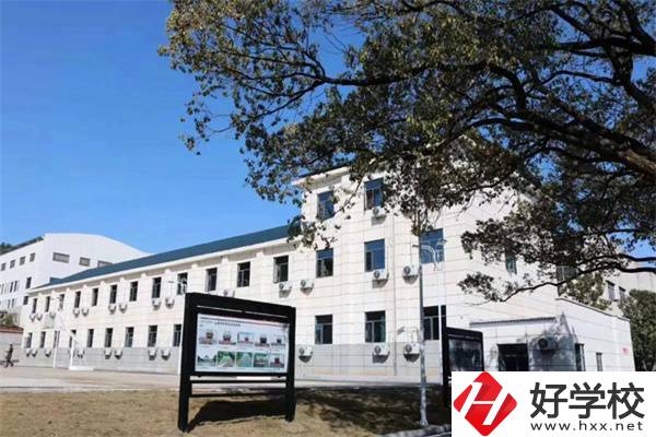 湖南有國家正規(guī)民辦技校嗎？民辦技校真的不值得讀嗎？