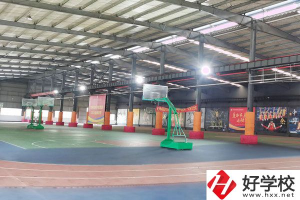 長沙華中醫(yī)衛(wèi)科技中等職業(yè)學(xué)?；@球場