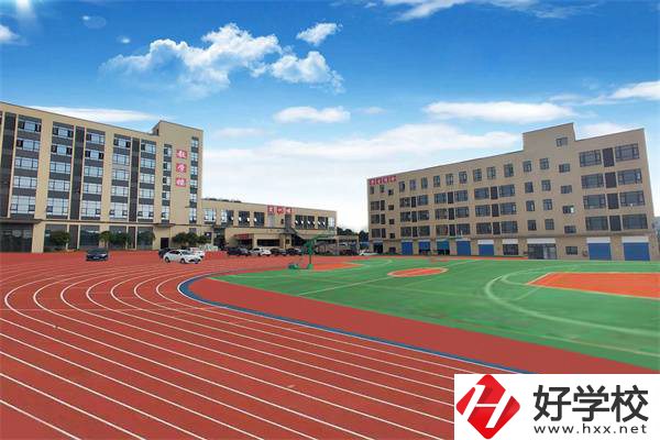 婁底衛(wèi)校招初中生嗎？學(xué)費(fèi)貴嗎？