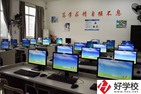 益陽哪些中職學(xué)校可以學(xué)美術(shù)設(shè)計類專業(yè)？學(xué)費貴不貴？