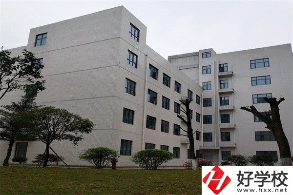 往屆生可以在湖南讀公辦中職嗎？有哪些學(xué)校可以推薦？