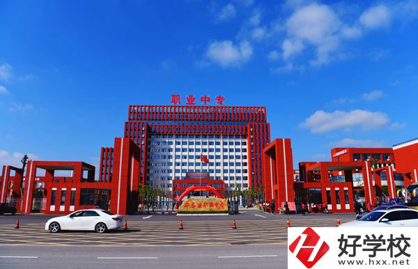 華容縣職業(yè)中專值得報(bào)考么？學(xué)校環(huán)境怎么樣？