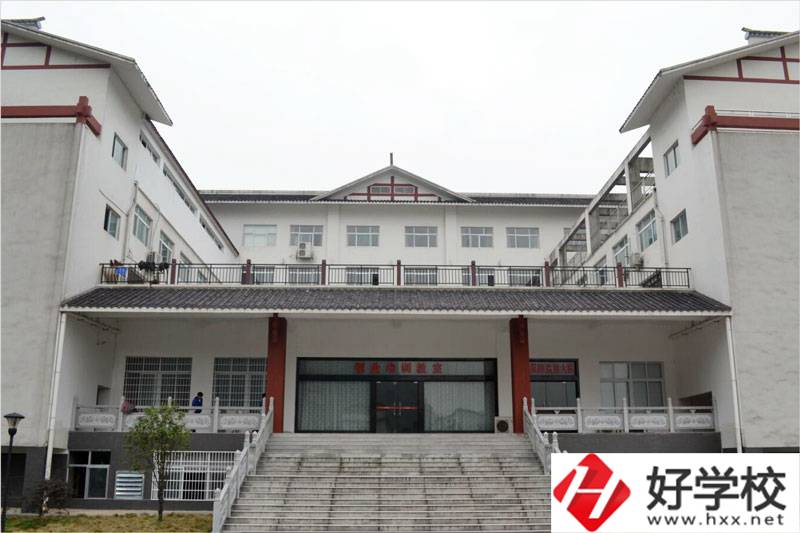 武陵源區(qū)旅游職業(yè)學(xué)校的專業(yè)情況怎么樣？