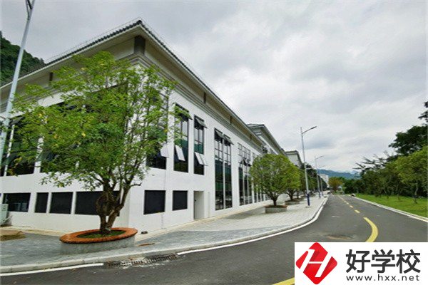張家界公辦職高有哪幾所？一年學(xué)費(fèi)多少？