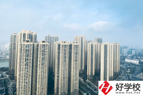 株洲南方航空高級(jí)技工學(xué)校空乘專業(yè)怎么樣？