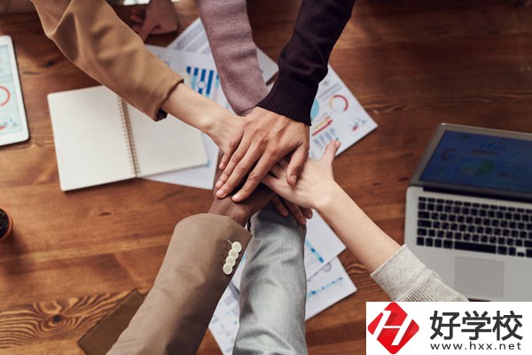 在長(zhǎng)沙讀技校學(xué)數(shù)控技術(shù)專業(yè)，就業(yè)前景怎么樣?