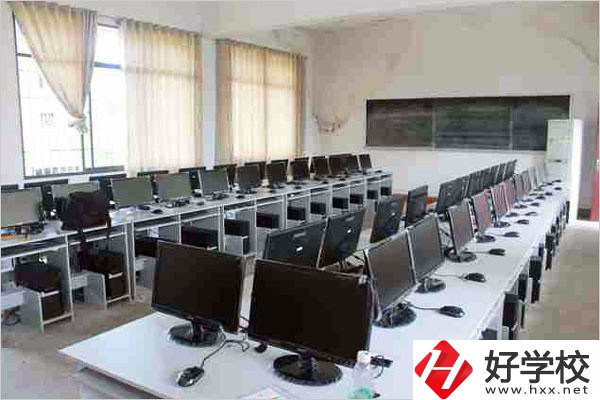 永州市第二技工學(xué)校是公辦還是民辦？辦學(xué)條件怎么樣？