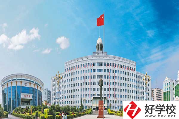 在衡陽學航空服務(wù)專業(yè)有什么要求？學費貴嗎？