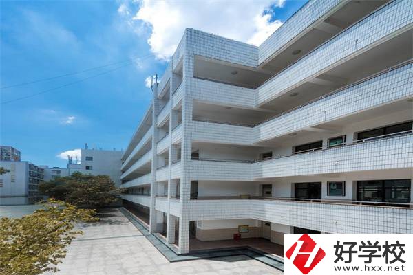 去長沙建筑工程學(xué)校的乘車路線是什么？