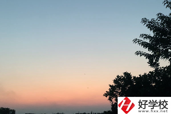 湖南有可以學(xué)口腔醫(yī)學(xué)的中專學(xué)校嗎？要求有哪些？