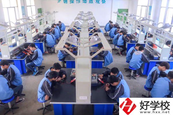 長(zhǎng)沙學(xué)服裝設(shè)計(jì)可以去哪些中職？專業(yè)好就業(yè)嗎？