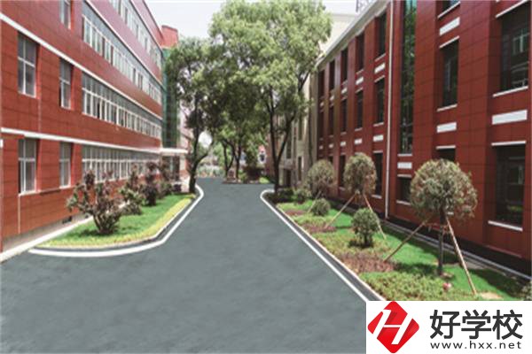 在婁底有開設(shè)航空專業(yè)的職校嗎？學(xué)航空專業(yè)有前途嗎？