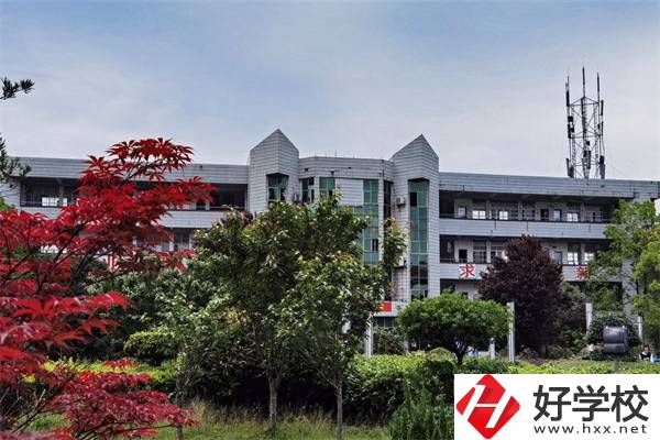 在懷化想學(xué)美術(shù)可以去什么中職？開設(shè)有什么專業(yè)？