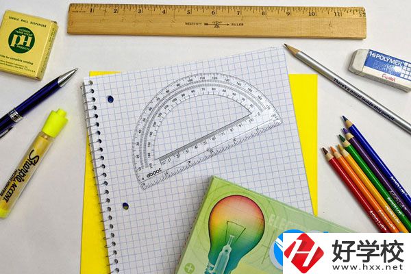 湘潭交通職業(yè)學(xué)校學(xué)費(fèi)貴不貴，宿舍怎么樣？