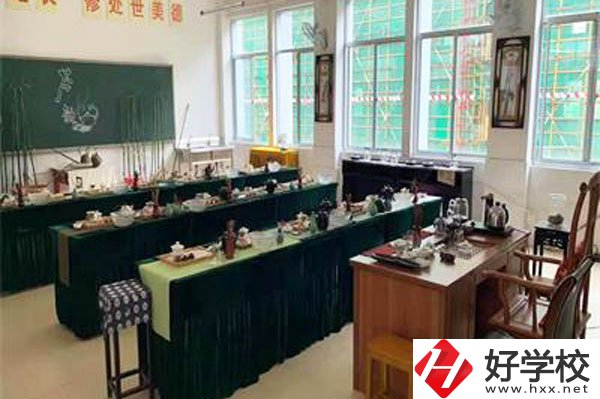 張家界旅游學(xué)校怎么樣？招生要求是什么？