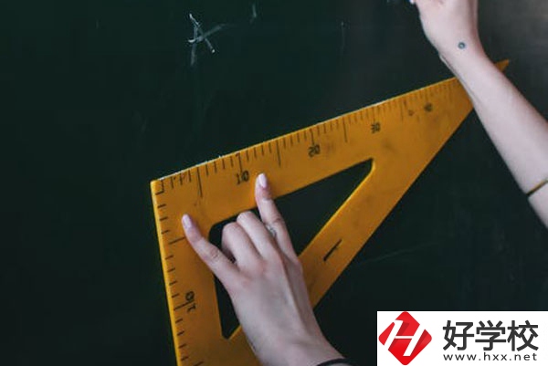 郴州市第一職業(yè)中專的學(xué)費(fèi)多少錢(qián)？值得讀嗎？