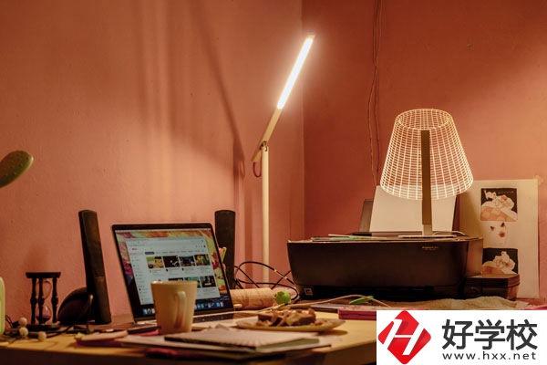 寧遠(yuǎn)縣九峰職業(yè)中專學(xué)校好不好？宿舍怎么樣？