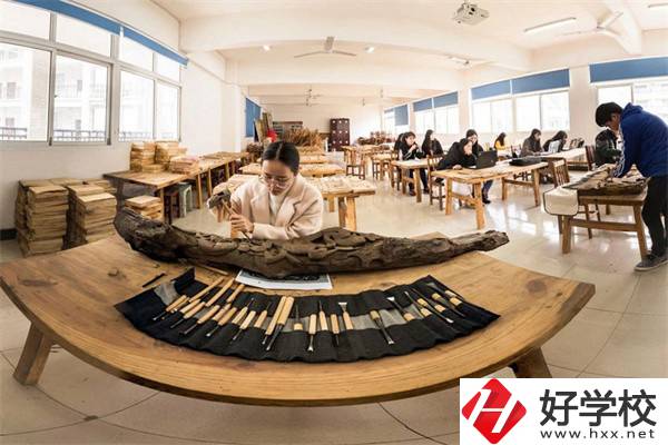 湘西有學習中西面點的學校嗎？專業(yè)好就業(yè)嗎？
