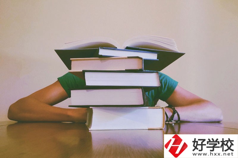 如何選擇一個適合自己的懷化中專學(xué)校？