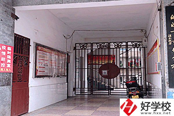 漣源市藝術(shù)學(xué)校是公辦還是民辦？學(xué)費(fèi)貴不貴？