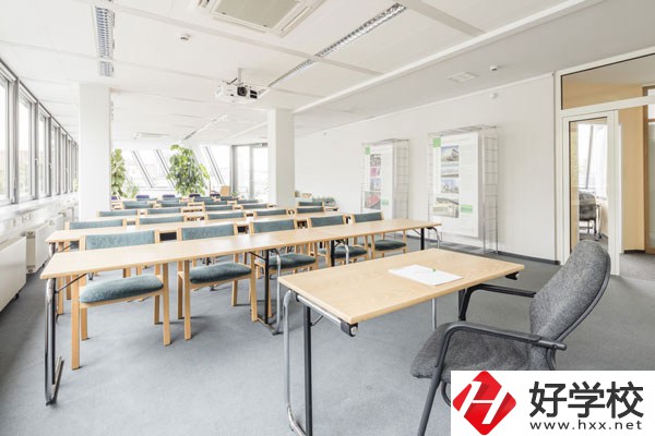湖南耒陽師范有什么專業(yè)？學費貴不貴？